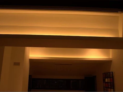 Éclairage indirect encastré au plafond – A.M Elec-1920w Bandeau lumineux encastré dans un plafond pour un éclairage indirect chaleureux