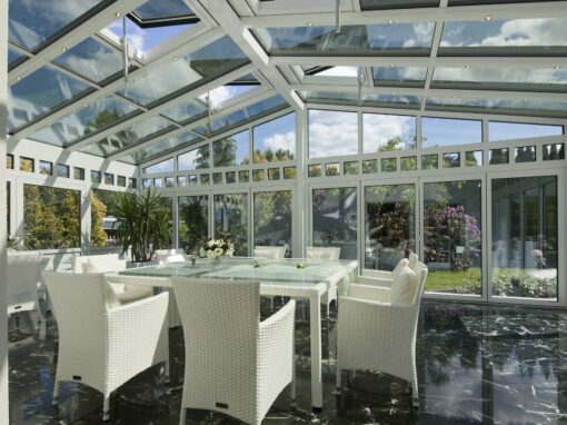 Installation électrique et éclairage de véranda – A.M Elec Éclairage d’une véranda moderne et lumineuse installé par A.M Elec à Toulouse